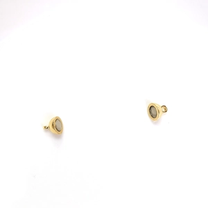 Détail de fermoirs magnétiques sphériques plaqués or 14k avec incrustation pour bijoux