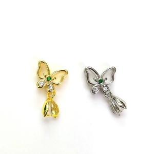 18k gold-plated butterfly pendant clasp with green gemstone and sparkling zircons