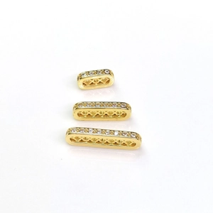 Distanziatori rettangolari placcati oro 14K con pavé di zirconi e motivi intagliati