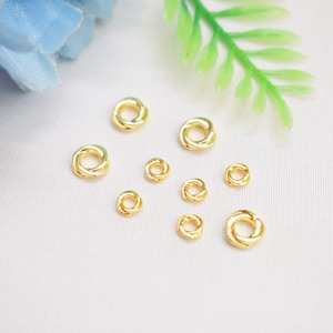 Anelli di giunzione attorcigliati in oro 14K di varie dimensioni per gioielli fai da te