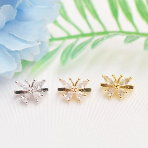 Detailansicht der 14K Gold Schmetterling Anhänger mit Zirkonia-Besatz in drei Metallfarben