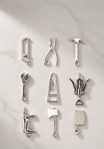 Set detallado de nueve dijes mini herramientas de aleación de plata para joyas DIY