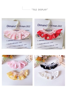 Vue macro d'un collier baroque avec dentelle satinée, perles et détails en strass