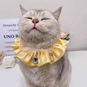 Collier élégant en satin jaune avec strass en cœur et perles pour chats et petits chiens