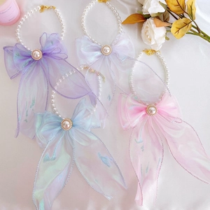 Huisdier ketting met iriserende mesh strik en parels in roze, wit, blauw en paars