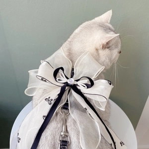 Retro pet harness featuring a large organza bow and pearl buckle for cats and small dogs