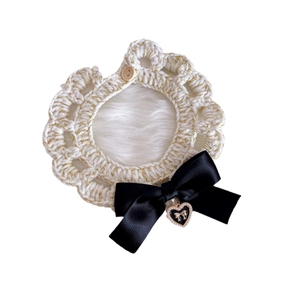 Collier pour animaux au crochet avec fil doré et grand nœud en satin noir élégant