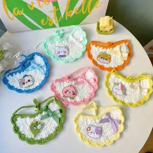 Bavoir pour Animaux Crocheté à la Main Écharpe Chien Chat Serviette Salive Patch Animal Noeud Ruban Réglable Accessoire