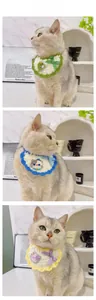Détails de bavoirs tricotés main pour chats avec motifs de dessin animé et nœuds