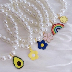 Frische Künstliche Perle Haustier Halskette Mit Blume Smiley Regenbogen Avocado Anhänger Verstellbare Hund Katze Schmuck Halsband Für Welpen Kätzchen