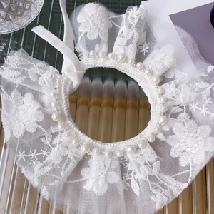 White lace pet collar with floral embroidery and imitation pearl beads for cats and small dogs
