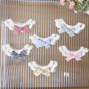 Collari lavorati a maglia per animali con fiocchi a quadri in sei colori vivaci