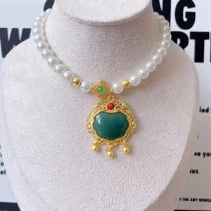 Elegant Chinese Ruyi lock pet pearl necklace with green gemstone and golden bells