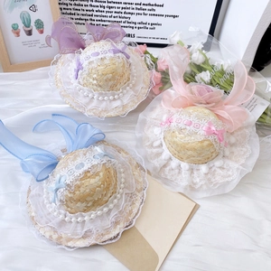 Cappello di paglia per animali con pizzo perle e grandi fiocchi in organza colorata