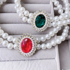Elegant double-layer faux pearl pet necklace with emerald and ruby style pendants