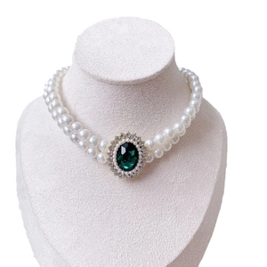 Double-layer pearl pet necklace with a green gemstone pendant for cats and dogs