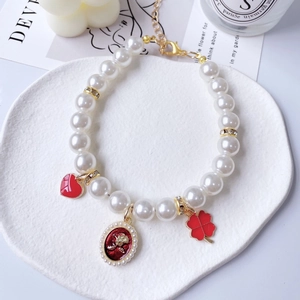 Pearl pet necklace with red rose heart charms and gold chain for cats and small dogs