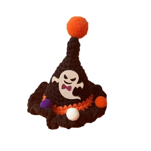 Chapeau de sorcière d'Halloween pour animaux avec design au crochet noir et pompons
