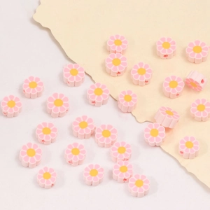 Perles de fleurs roses en argile polymère avec centre jaune pour bijoux DIY