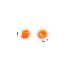 Dettaglio di perle cilindriche in acrilico arancione da 9mm con altezza 6mm per gioielli
