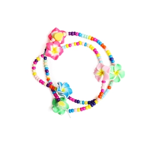 Collier bohème coloré avec fleurs en argile polymère et perles de frangipanier pour l'été
