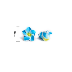 Perles fleurs en pâte polymère bleu et blanc 16mm avec centre jaune pour création bijoux