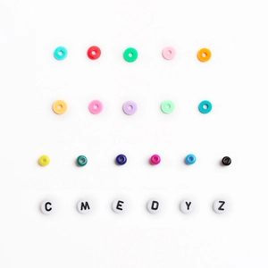 Kit bijoux DIY avec perles lettres, disques en argile colorée et perles en 24 cases