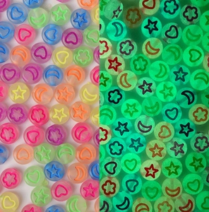 Perles acryliques lumineuses avec découpes de cœur et étoile pour bijoux DIY