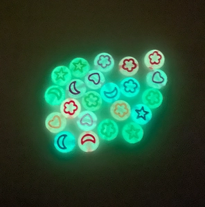 Perles acryliques lumineuses avec étoiles et lunes phosphorescentes pour bijoux DIY