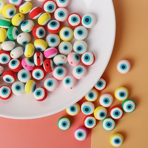 Mélange coloré de perles Evil Eye en pâte polymère pour la création de bijoux