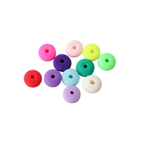 Set de cuentas de arcilla polimérica de colores para creación de joyería artesanal DIY