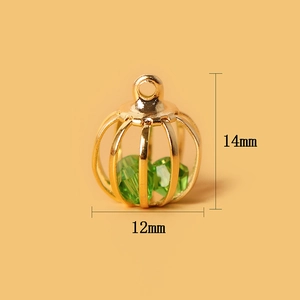 Goldener Kürbis-Käfig-Anhänger mit grünen Kristallperlen für DIY-Schmuckherstellung