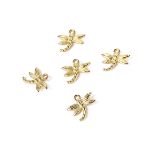 Set van vijf gouden libelle hangers voor DIY sieraden met gedetailleerde vleugels en ringen