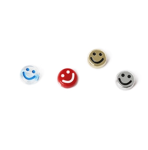 Λήψη macro από πολύχρωμες χάντρες smiley από ακρυλικό σε χρυσό, ασημί, μπλε και κόκκινο