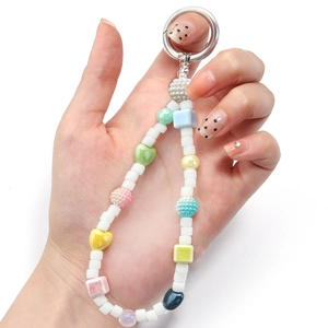 Colgante de cuentas de cerámica coloridas con corazones y aro metálico para bisutería DIY