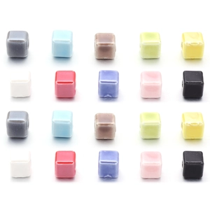Cuentas cuadradas de cerámica de colores para joyas DIY con agujeros pre-perforados variados