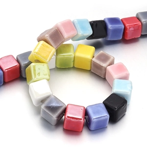 Cuentas de cerámica en forma de cubo coloridas con esmalte brillante para joyería DIY