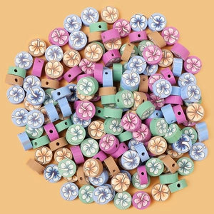 Perles fleurs plates en pâte polymère pour bijoux DIY en couleurs vives assorties