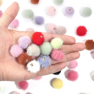 Pompones de piel sintética de 16mm con anillos dorados para hacer pendientes y joyas DIY