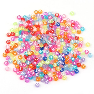 Perles rondes en acrylique coloré pour bijoux DIY avec lettres de l'alphabet blanches