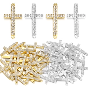 Details von Legierungskreuz-Verbindern mit weißen Strasssteinen in Gold und Silber