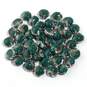Perle in ceramica fatte a mano verde acqua scuro con smalto maculato per bijoux fai-da-te