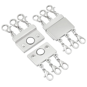 Fermoir magnétique argenté à trois rangs avec mousquetons pour bijoux superposés