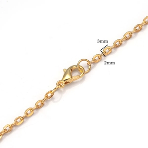 Macro detail of 3x2mm gold flattened cross chain links with secure lobster clasp