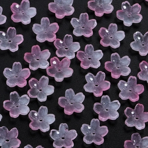 Macro-opname van roze kersenbloesem glaskralen voor DIY-sieraden maken en accessoires