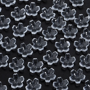 Macro-opname van transparante kersenbloesem glazen kralen voor DIY sieraden maken