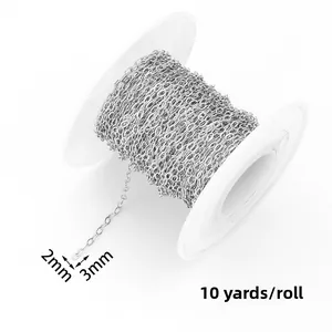 Détail de chaîne en acier inoxydable argent 2x3mm sur rouleau pour création bijoux