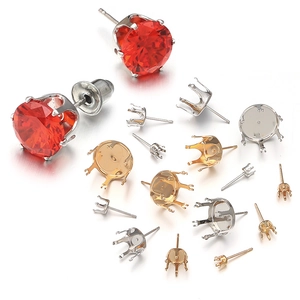 Support de boucles d'oreilles griffes en cuivre avec zircon rouge en plaqué or et argent