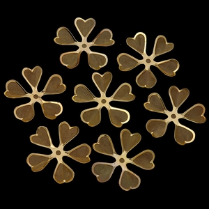 Macro shot of 7-piece golden wire mesh heart flower pendants for DIY jewelry making