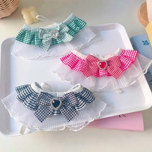Collare in pizzo per animali con fiocco a quadri e cuore di strass in tre colori